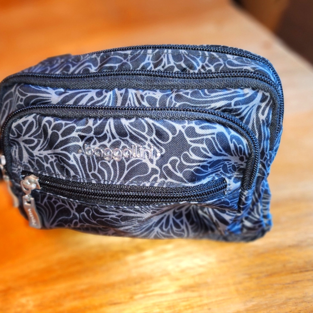 Baggallini triple convertible bag